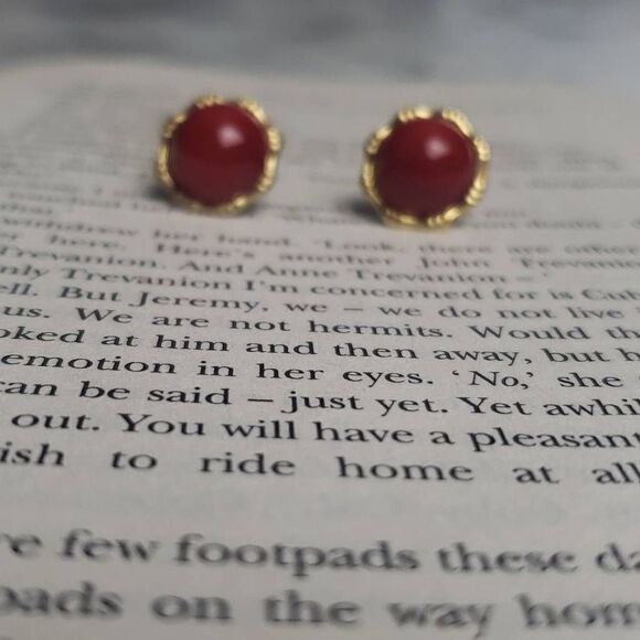 Vintage Round Red Stud Earrings - Picture 6 of 9
